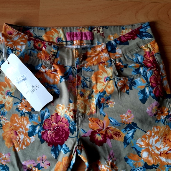 *SPRING SPECIAL*: Monica's Jeans - Picture 2 of 3